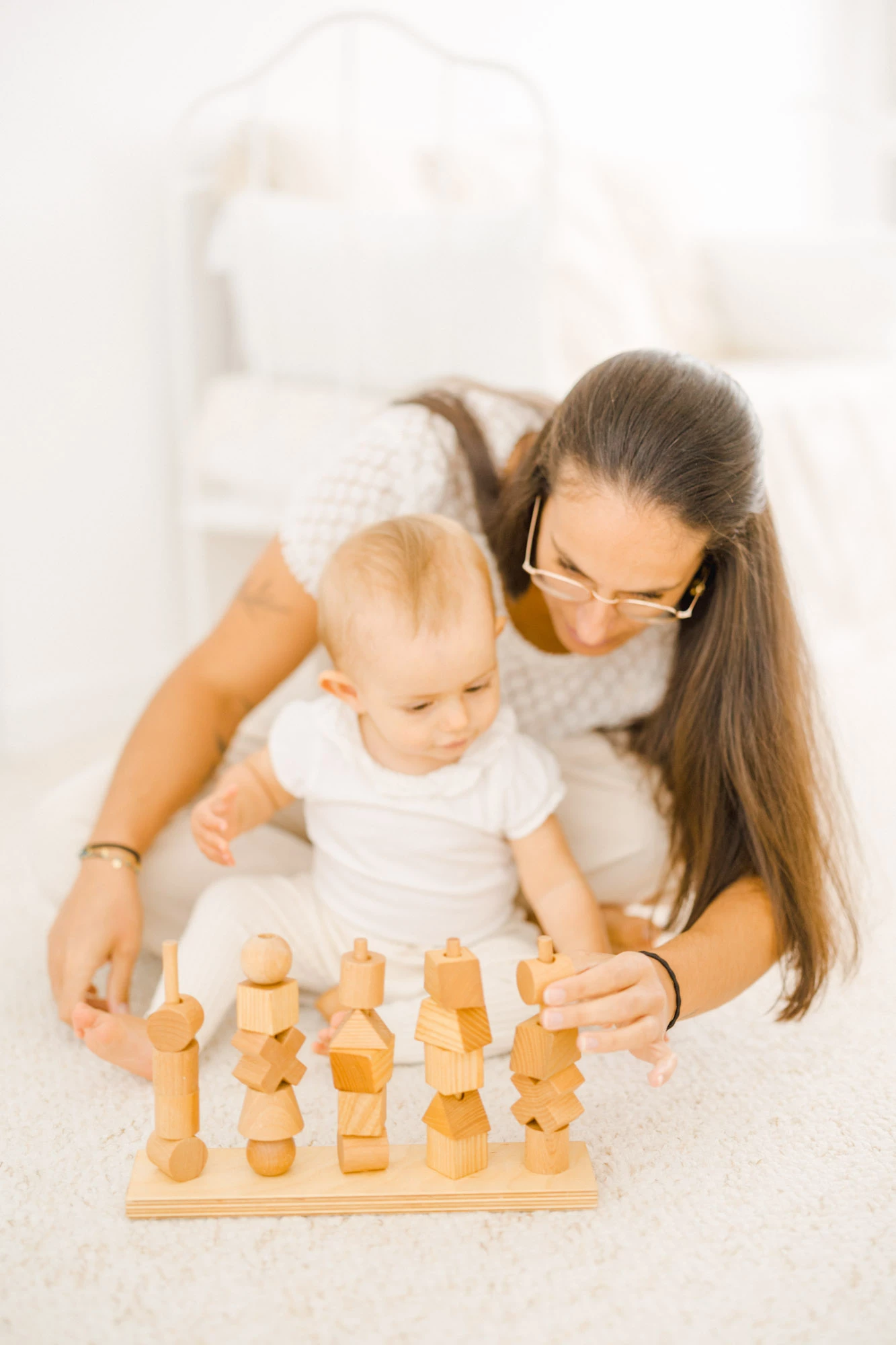 enfant jouer jouer avec les enfants jouet beige